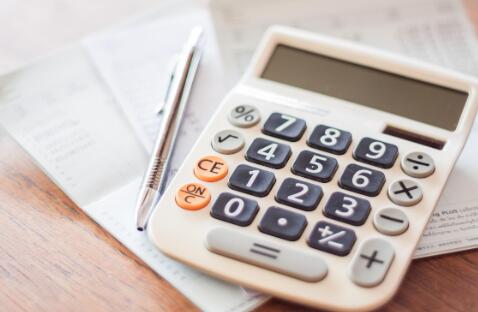 為什么小規(guī)模納稅人比一般納稅人的代理記賬費用要低呢？