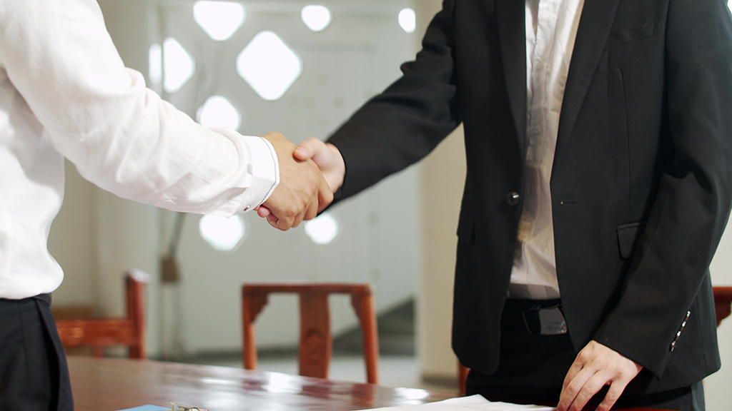 千庫網(wǎng)_實拍商務男性握手_攝影圖編號227967 千庫網(wǎng)_實拍商務男性握手_攝影圖編號227967