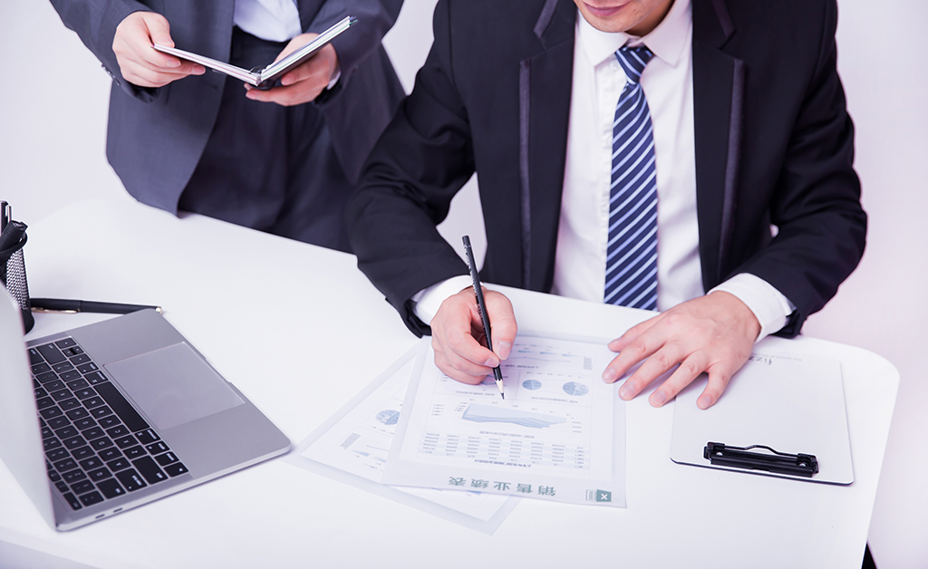 千庫網(wǎng)_手手勢商務團隊合作辦公攝影圖配圖_攝影圖編號216108