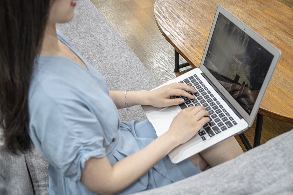 千庫網(wǎng)_美女商務(wù)休閑辦公攝影圖_攝影圖編號66468 千庫網(wǎng)_美女商務(wù)休閑辦公攝影圖_攝影圖編號66468