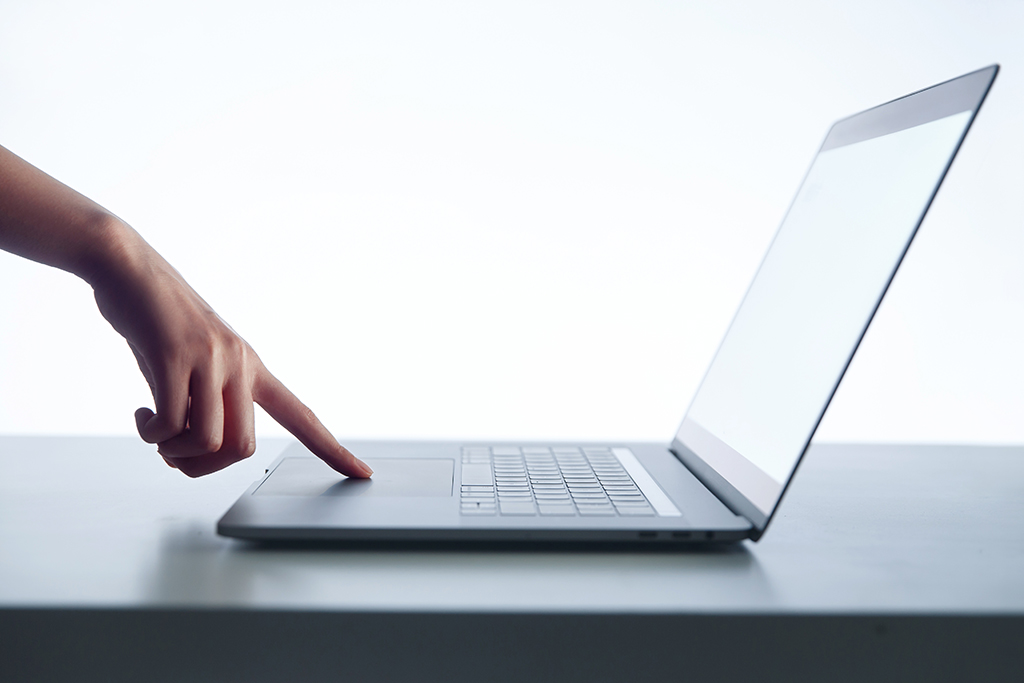 英國(guó)vs開(kāi)曼群島公司注冊(cè)全解析：留學(xué)生實(shí)操指南與風(fēng)險(xiǎn)避坑