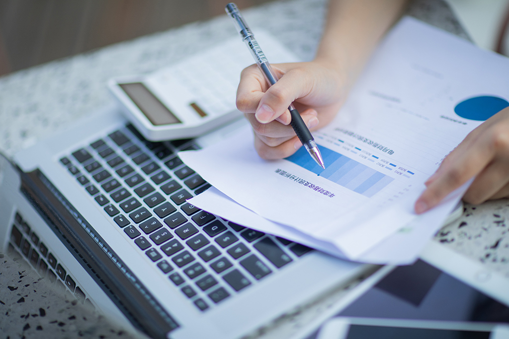 大陸公司在香港開戶的條件，香港開戶風(fēng)險：